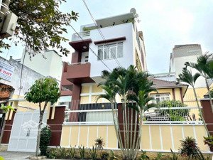 khan hiếm: biệt thự hoa lan, q. phú nhuận. dt: 8x18m. kc: hầm, 3 tầng. giá: 63 tỷ giảm còn 52 tỷ