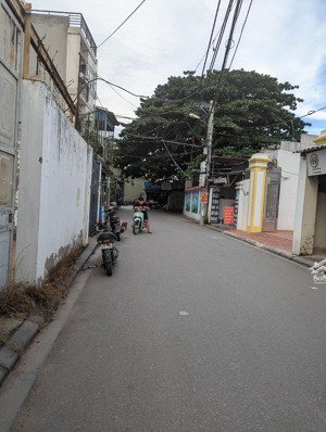 chỉ 3.3 tỷ lô đất 40m long biên