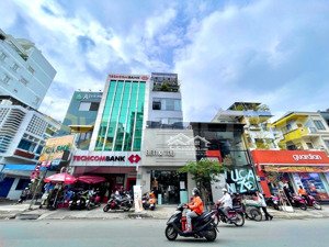 siêu phẩm: toà nhà mt sư vạn hạnh, q.10. dt: 11m x 19m. kc: 6 tầng. hđt: 260tr/th. giá: 63 tỷ