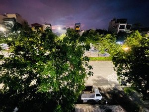 bán nhà mặt phố ngô gia tự dt 42m2 x 4 tầng -3 ngủ ( dt hiếm nhà bán ) giá 12.9 tỷ( có tl )