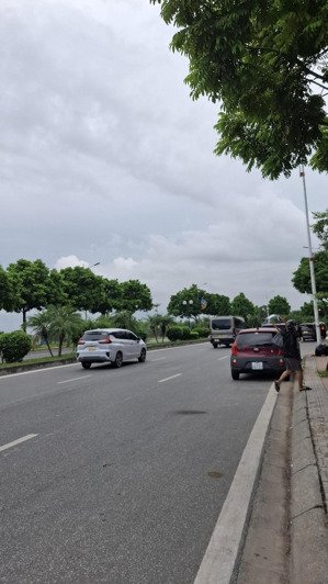 hiếm mặt phố hồng tiến 2 mặt tiền thông nguyễn văn cừ cổ linh 40m2 vỉa hè đá bóng-kinh doanh.