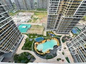 cho thuê căn hộ 2pn2wc bếp rèm giá chỉ 8tr5 chính chủ the beverly