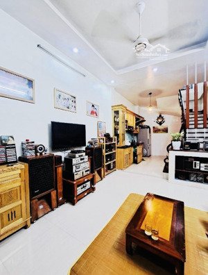 chính chủ bán căn ngọc trục nam từ liêm nhà đẹp hiện đại full nội thất otô qua nhà -35m-5t-6.89 tỷ