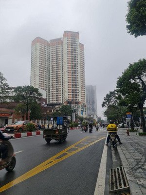 "cầu am - hà đông" nhà đẹp ở ngay - thang máy - kinh doanh - ngõ ô tô - gara 7 chỗ - điện mặt trời