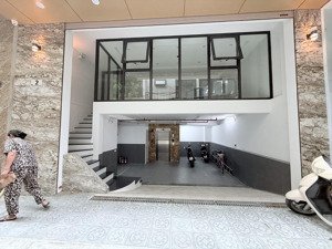 cho thuê nhà trần quốc hoàn, 80m2, 8 tầng, mt 7m, thang máy, nhà mới, 75tr