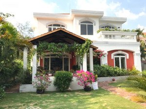 bán gấp biệt thự sân vườn ven sông đường nb trần não, an khánh q2 - 178m2 - 3 tầng - giá 33 tỷ