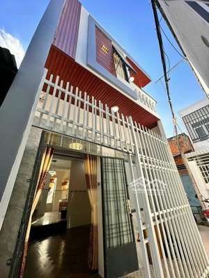 siêu rẻ - nhà p6, lê thị hồng gấm, mỹ tho. dt: 4,08x9,2m. có 2pn 2wc hướng đông. giá 1,25 tỷ tl