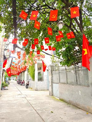 nhà cách mạng tháng tám, quận 3, 2 tầng, 3.4x11.5m, hẻm 3 gác, nở hậu 7.5m, cửa phụ + cửa sổ hông