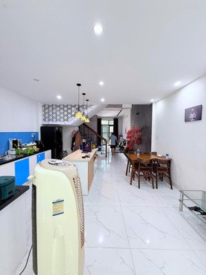 bán nhà 3 tầng đường 7.5m lê ấm - hoà xuân để lại nội thất