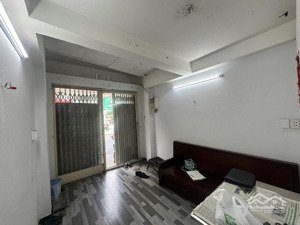 mt huỳnh văn bánh giáp gianh phan đình phùng phường 17, phú nhuận.