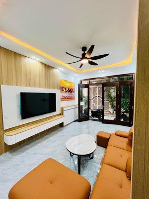 lô góc lạc long quân, ngõ nông, trước nhà 3m, 60m ra phố, ngõ thông, full đồ ở ngay, 40m2*5t 7.9 tỷ