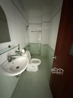 cho thuê nhà nguyên căn mặt tiền lớn đối diện chung cư ctl tham lương