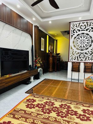 bán nhà thạch bàn lô góc 2 mặt thoáng, ô tô, 6 tầng, nhà đẹp, giá 8.5 tỷ