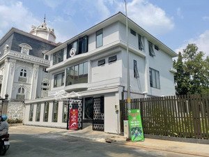 bán biệt thự khu compound nguyễn văn hưởng, thảo điền dt 15 x 26m. 4 tầng. giá chỉ 88 tỷ