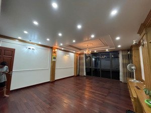 cho thuê văn phòng mỗ lao- vũ trọng khánh, phòng tầng 2, sàn gỗ , điều hoà như ảnh ..