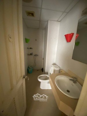 cần án chung cư 70.1m sổ đỏ cất két bạn công đông bắc, cửa tây nam