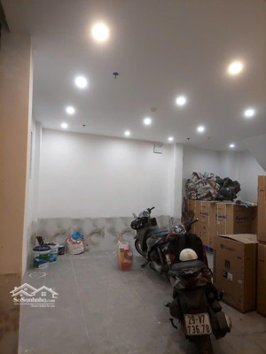 hiếm! chỉ 13 tỷ sở hữu nhà phố hoàng cầu, đống đa. dt 45m2, 6 tầng. gần hồ, chợ, đường thông.