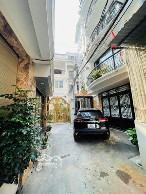 cần bán nhà phúc đồng long biên 56m2 - 4,5tầng - 8,4tỷ còn có thương lượng vị trí đẹp - ngõ rộn