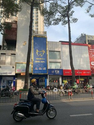 bán nhà mt đường 3/2, phường 12, quận 10. dt: 7*30m, vuông vức. vị trí có 102 đắc địa nhất khu vực