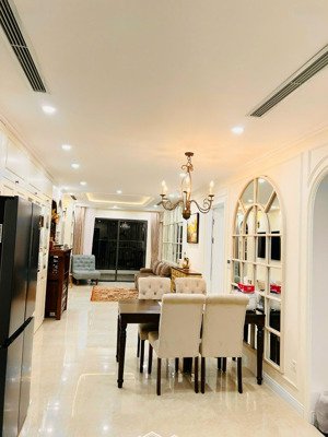 sẵn sổ đỏ. em bán căn hộ 55m tại an bình. giá 4,9 tỷ, tầng 16, ban công đông nam. 