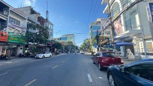 nhà hà huy tập. 3 tầng. vị trí siêu đẹp. gần biển, gần trường. mở mắt là có tiền