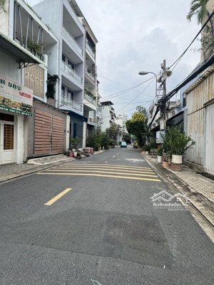 bán nhà nguyễn thị thập . ô tô ngủ trong nhà . nhà thiết kế hiện đại