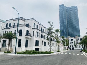 bán biệt thự căn góc 2 mặt tiền lên đến 30m, diện tích sân vườn, sổ đỏ bàn giao ngay