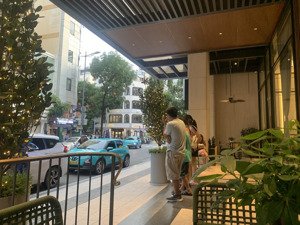 khách sạn 4 sao mt lý tự trọng p bến thành, dt 420m2 xây 9 tầng có hầm, mt vip 18m, doanh thu 22 tỷ