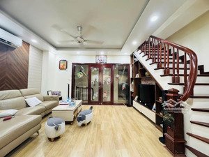 nhà dân xây, 50m2, 7 tầng, mt 5,5m. giá 20 tỷ, thang máy, ô tô tải tránh. văn phú, hà đông