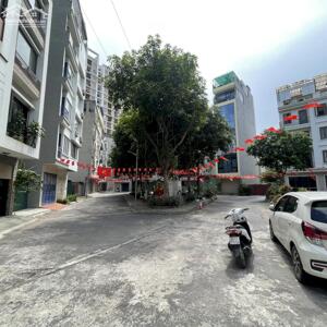 Bán nhà phân lô Tây Hồ hàng xóm Lotte - Vườn Đào dân trí cao.