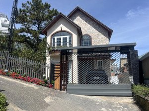 bán căn villa sân vườn view đẹp tp đà lạt (giá 11,5tỷ)