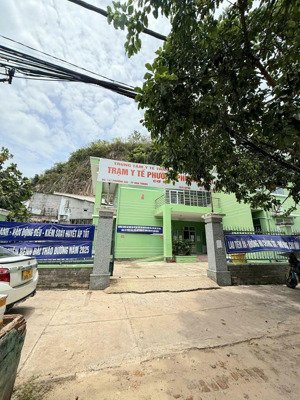 bán đất tặng dãy nhà trọ,đối diện trạm y tế phường phương sài