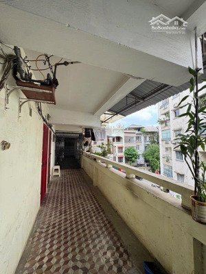 khu tập thể vip nguyễn chí thanh - xung quanh toàn cán bộ cao cấp - ô tô đồ chân cầu thang