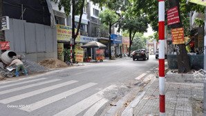 nhanh tay các bác ơi. phố văn la, hà đông ô tô tránh, 2 vỉa hè . 50m - nhỉnh 17 tỷ. lh 