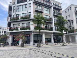 siêu phẩm liền kề vip the manor 240m2 x 5 tầg. lô góc 3 thoáng mt 30m thang máy giá 130 tỷ