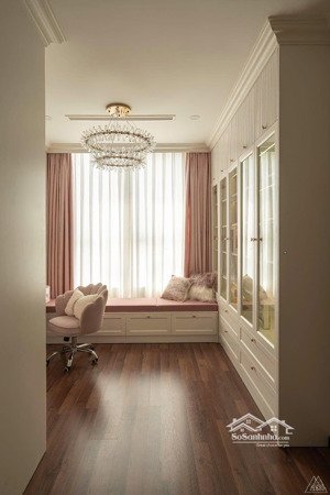 không tiếp môi giới. tôi chính chủ bán căn hộ tầng 19. giá 5,5 tỷ-70m2-sẵn sổ. lh 