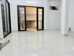 bán nhà khương trung.40 m .13,5 tỷ.nhà đẹp .kinh doanh.