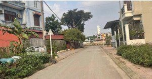 bán gấp mảnh đất tại cự khối, gần hồ. 106m2. đường rộng. giá tốt.