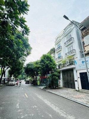 duy nhất 1 căn - tt 90m - 4 tầng - đường 24m - hoàn thiện long lanh - gần chợ văn la - kd đỉnh