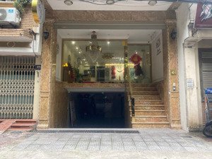 hơn 37 tỷ có tòa nhà 9 tầng có hầm, phân lô hoàng quốc việt, dt 70m2, mt 5.5m, có vỉa hè 2m.