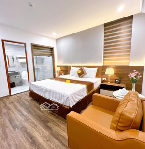 bán khách sạn tại trích sài 220m mặt tiền 10m 6 tầng cách hồ 10m, đường oto ra vào 82.9 tỷ ctl