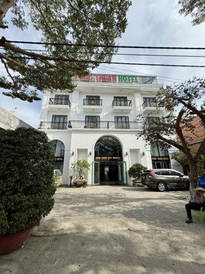 bán khách sạn nghỉ dưỡng 1152m2, mặt biển ninh chử - 60 tỷ