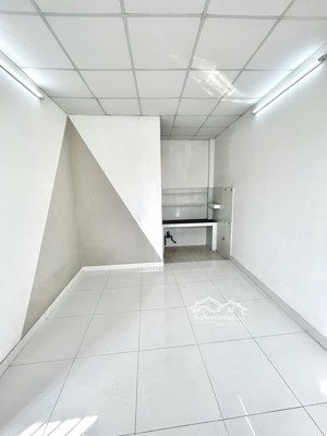 phòng studio cửa sổ trời ngay nguyễn duy trinh