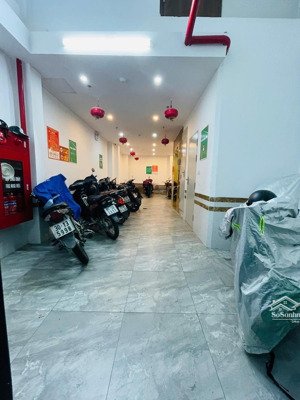 ccmn nguyễn đình hoàn dòng tiền 1,2 tỷ/năm thang máy full nội thất 17,5 tỷ