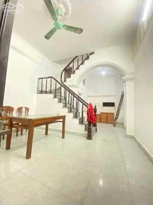 Cho thuê nhà nguyên căn Phố Trần Đại Nghĩa, 40m2, 3 tầng, 3 ngủ, 2 vệ sinh, 9.5 Triệu