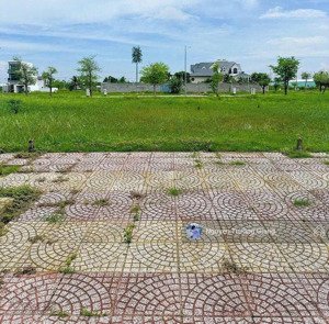 cần ra đi nhanh lô đất 120m mtđ. hàng xanh, gần ubnd phường 2, sóc trăng. giá 500tr. shr, đất thổ.