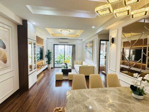 cần bán gấp căn hộ tòa 137 nguyễn ngọc vũ dt: 140m2 - 3pn-2wc tầng đẹp, nhà sẵn sổ giá chỉ 58tr/m2