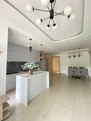 cho thuê căn góc trệt chung cư elmeral celadon tân phú 84m2, 2pn mở cửa ban công là công viên