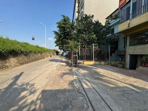 nhà và đất mặt đường an dương vương tương lai hạ đê thành mặt phố siêu đẹp 444m2. mt 12m. 2 sổ