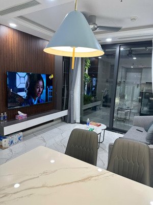 bán căn hộ sunshine sky city quận 7 , 2pn 2wc , 75m2 . full nội thất cao cấp . giá chỉ : 5,3 tỷ